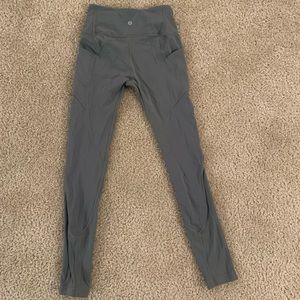 Lululemon Leggings in Light Olive Green with Pockets
